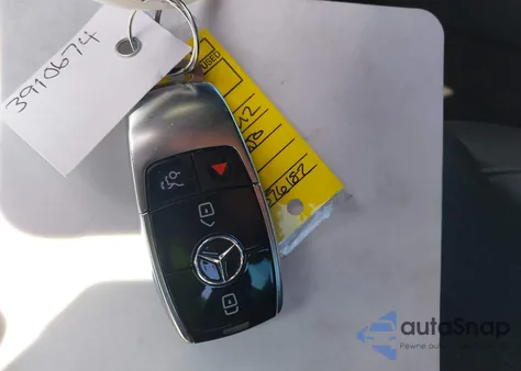 2022 Mercedes-Benz E 350 z USA, uszkodzony, nr VIN W1KZF8DB2NB096182